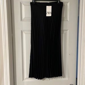 NWT Zara pleated midi skirt